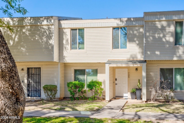 725 E Vaughn Dr, Tempe AZ, 85283, 3 bedrooms, 2 baths townhouse for sale