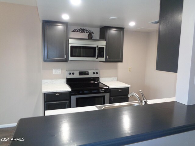 kitchen featuring a sink, recessed lighting, and stainless steel appliances