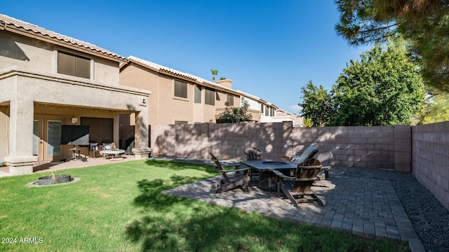 view of yard with a patio area