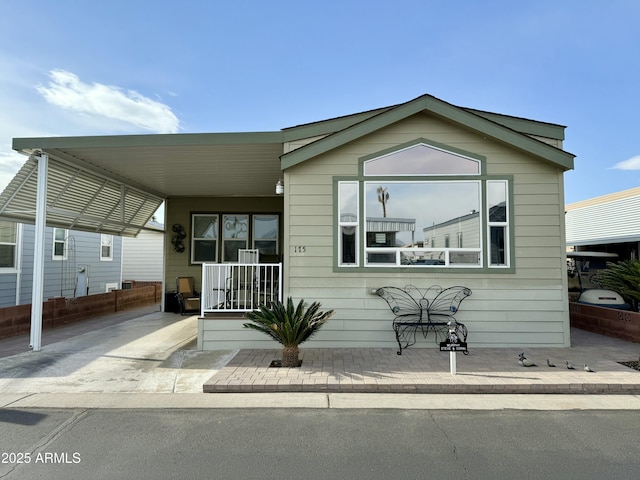 manufactured / mobile home featuring covered porch