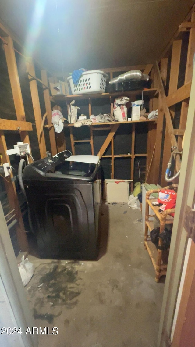 storage area featuring washer / clothes dryer