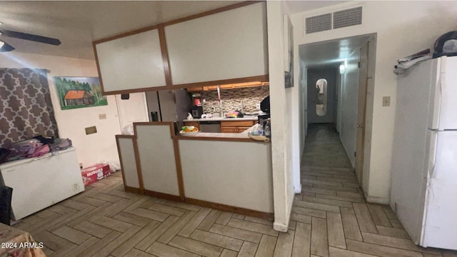 kitchen with kitchen peninsula, ceiling fan, and light parquet flooring