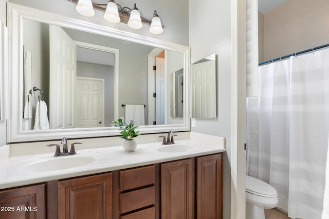 full bathroom featuring a shower with curtain, a sink, toilet, and double vanity