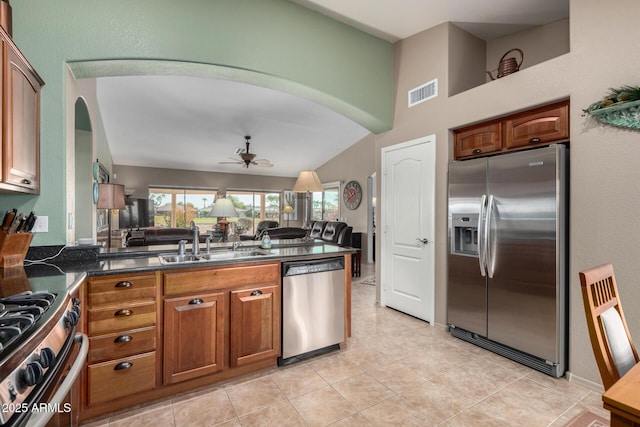 kitchen with visible vents, arched walkways, ceiling fan, appliances with stainless steel finishes, and a sink