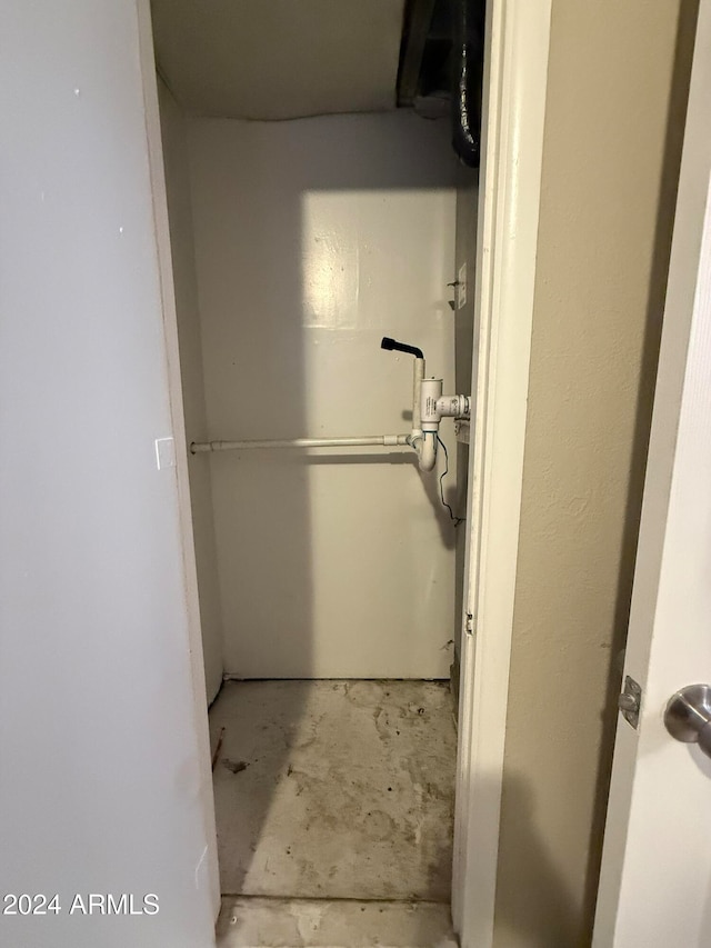 bathroom featuring concrete floors