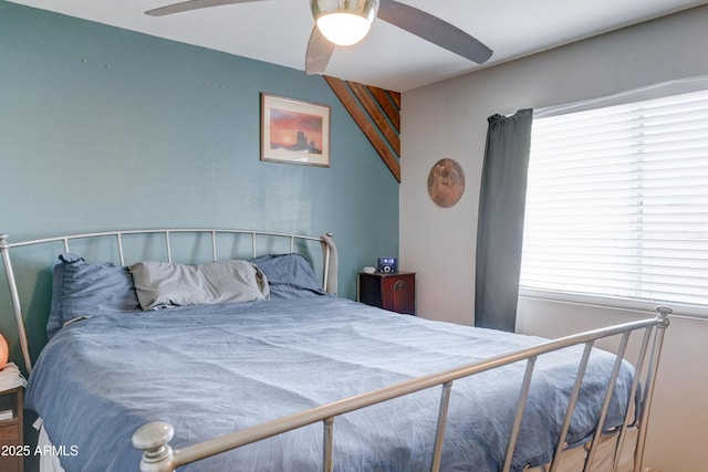 bedroom with ceiling fan