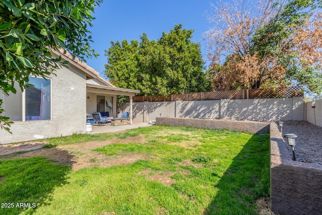 view of yard featuring a patio