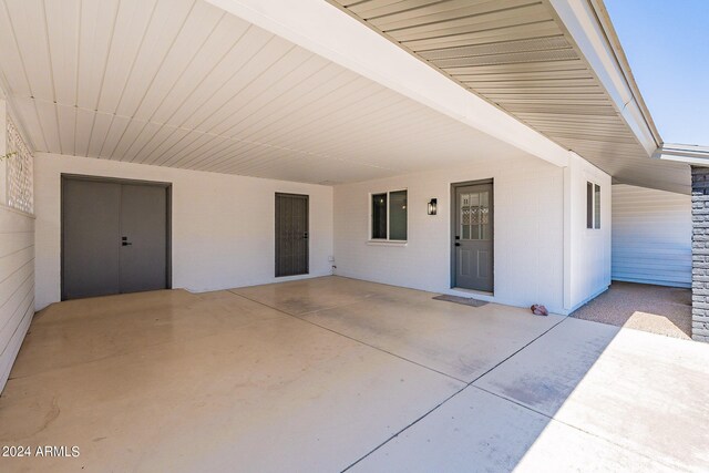 view of front of home featuring a patio area