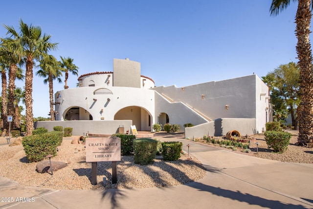 view of front of property featuring stucco siding