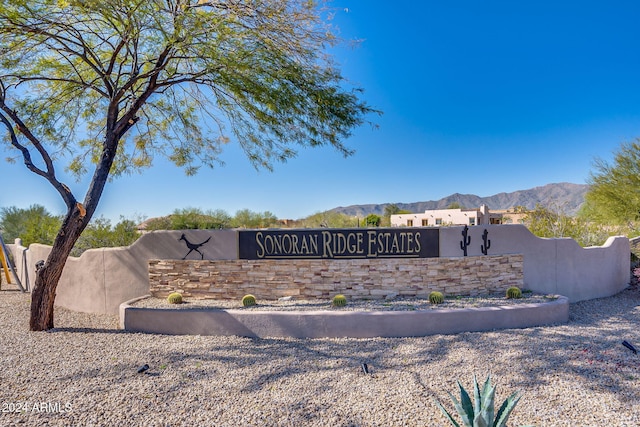 community sign featuring a mountain view