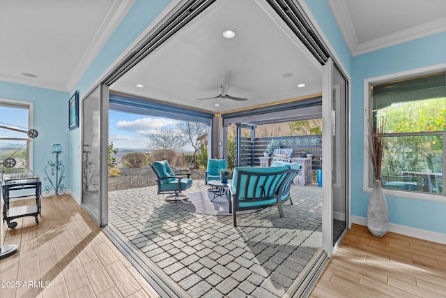 sunroom with ceiling fan