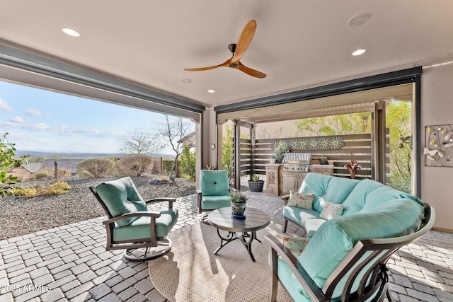 sunroom with ceiling fan