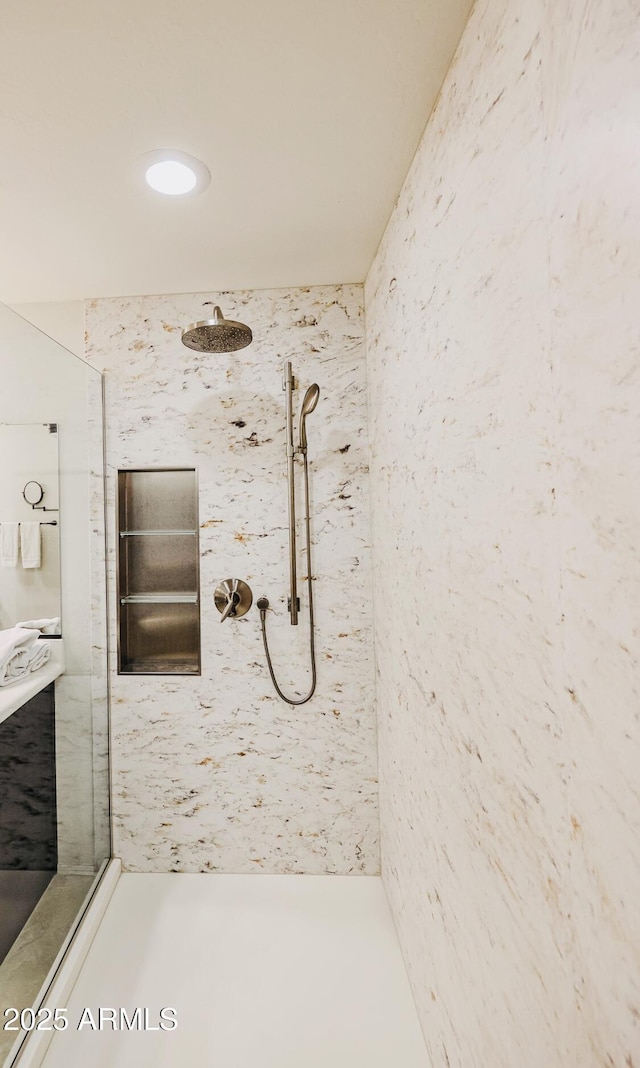 bathroom featuring a tile shower