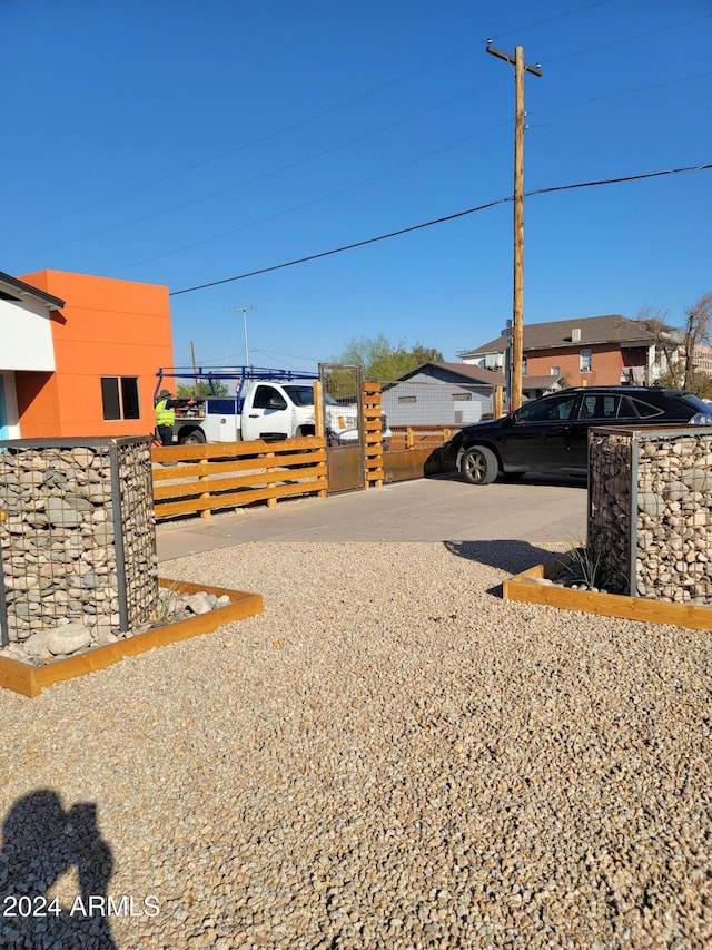 2002 W Adams St, Phoenix, AZ 85009 - view of yard featuring a gate