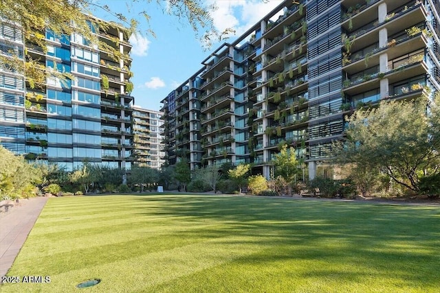 7180 E Kierland Blvd Unit 916, Scottsdale, AZ 85254 - view of home's community featuring a lawn