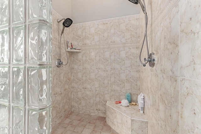 bathroom featuring a tile shower