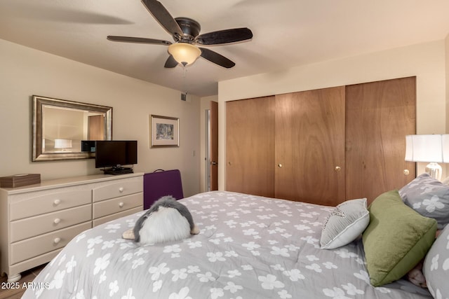 bedroom featuring ceiling fan