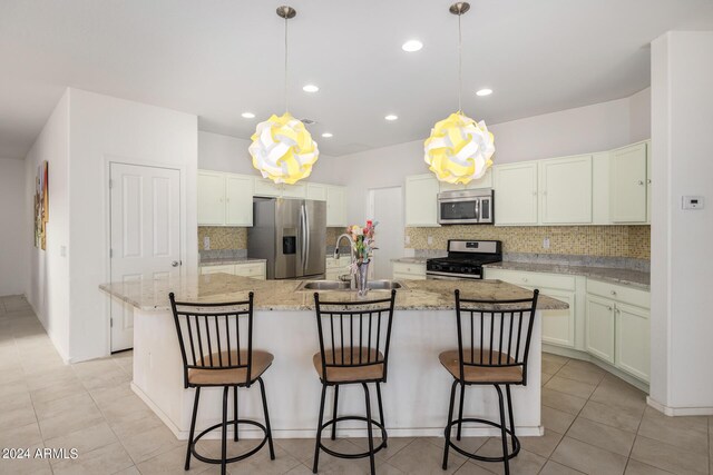 unfurnished room with light tile patterned floors and ceiling fan