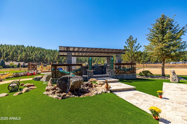 view of yard featuring a pergola