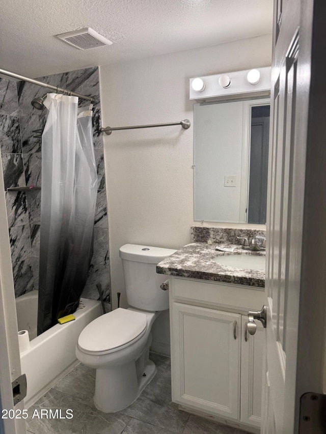 full bathroom with shower / bath combination with curtain, visible vents, toilet, vanity, and a textured ceiling