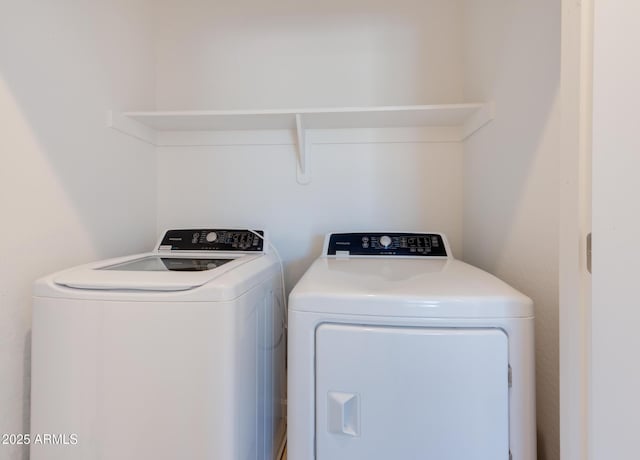 1367 S Country Club Dr S Unit 1125, Mesa, AZ 85210 - washroom featuring washer and dryer