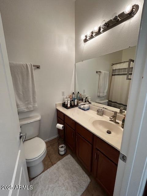 1350 S Greenfield Rd Unit 1219, Mesa, AZ 85206 - bathroom featuring vanity, tile patterned floors, and a shower with curtain