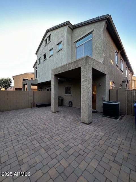 1350 S Greenfield Rd Unit 1219, Mesa, AZ 85206 - back of property featuring a patio area, a fenced backyard, and stucco siding