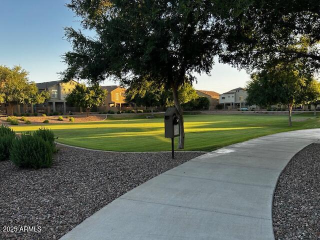 1350 S Greenfield Rd Unit 1219, Mesa, AZ 85206 - surrounding community featuring a yard and a residential view