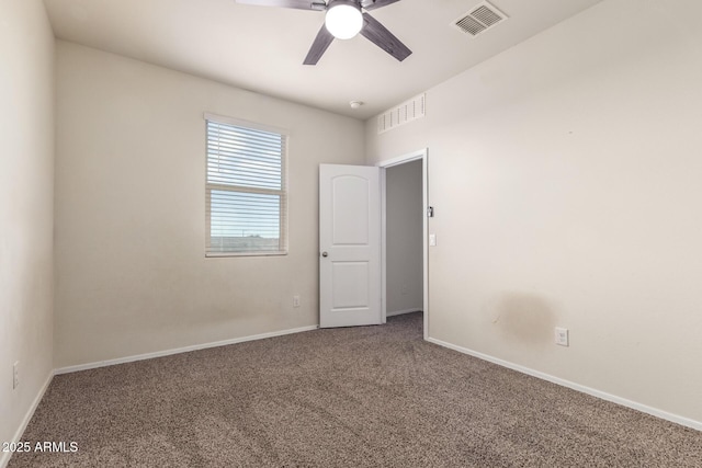 carpeted spare room featuring ceiling fan