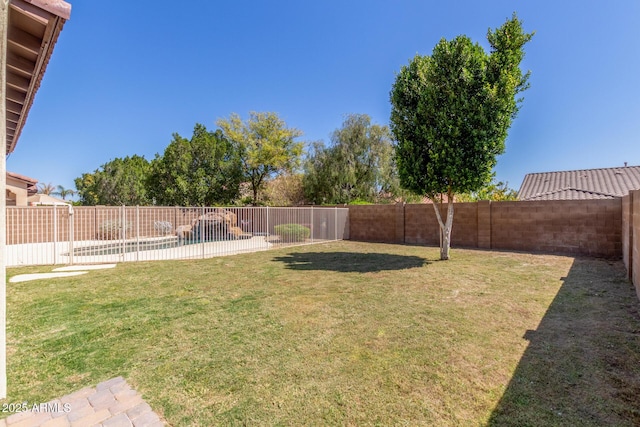 view of yard featuring a fenced backyard