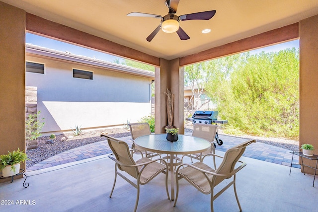 view of patio featuring a ceiling fan, a grill, and outdoor dining space