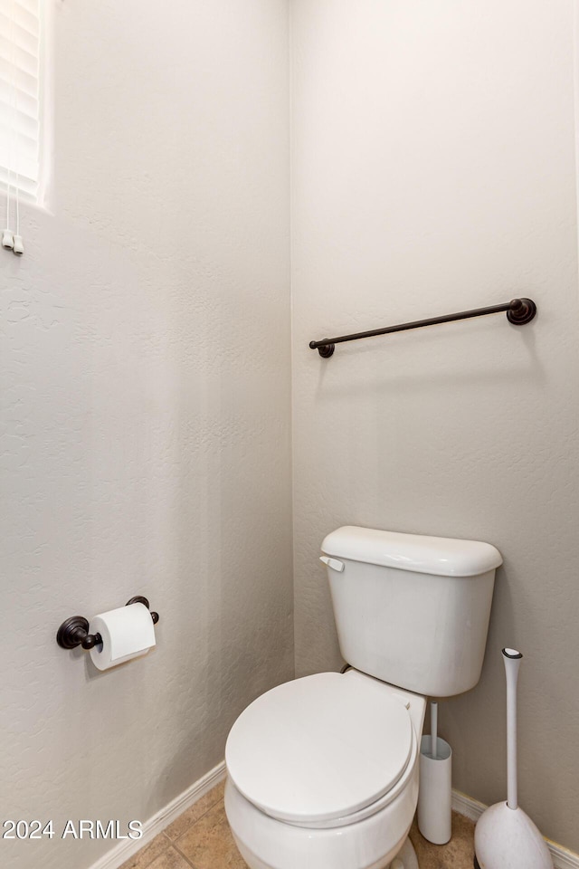 bathroom featuring toilet