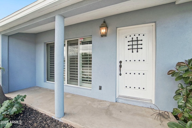 view of exterior entry with stucco siding