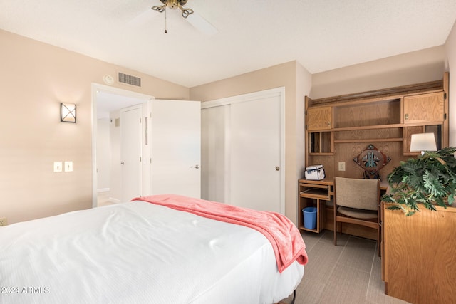 bedroom featuring ceiling fan and a closet