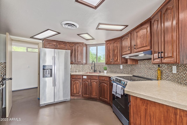 1545 E Christy Dr, Phoenix, AZ 85020 - kitchen featuring stainless steel fridge, electric range, a sink, under cabinet range hood, and decorative backsplash