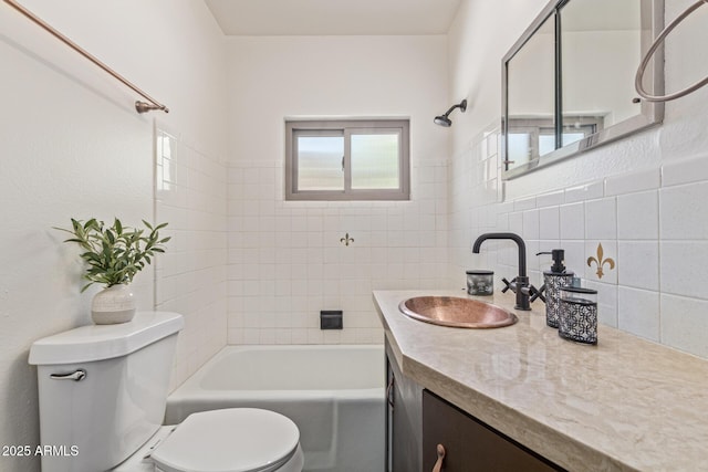 1545 E Christy Dr, Phoenix, AZ 85020 - full bath featuring toilet, vanity, and shower / bathtub combination