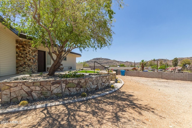 1545 E Christy Dr, Phoenix, AZ 85020 - view of yard featuring a mountain view