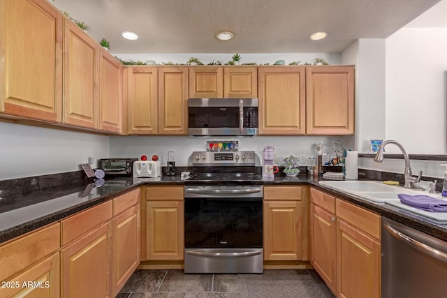19700 N 76th St Unit 1040, Scottsdale, AZ 85255 - kitchen featuring stainless steel appliances and recessed lighting
