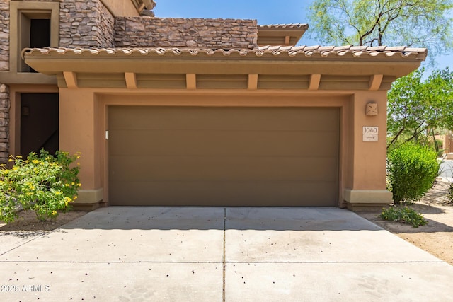19700 N 76th St Unit 1040, Scottsdale, AZ 85255 - garage featuring driveway