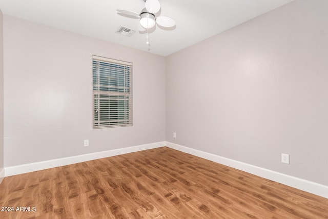 unfurnished room featuring ceiling fan and hardwood / wood-style floors