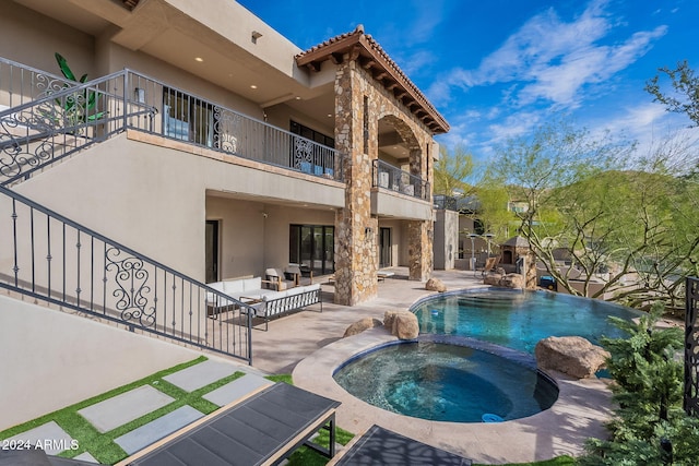 11328 E Dreyfus Ave, Scottsdale, AZ 85259 - view of swimming pool featuring a patio, outdoor lounge area, and a pool with connected hot tub