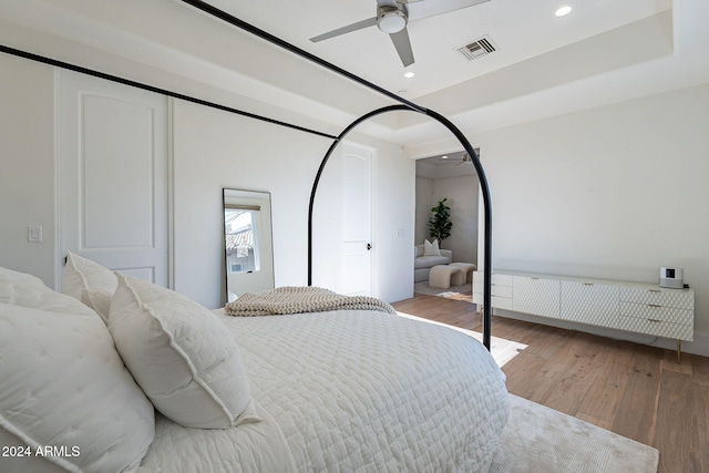 11328 E Dreyfus Ave, Scottsdale, AZ 85259 - bedroom featuring wood finished floors, recessed lighting, a closet, and a ceiling fan