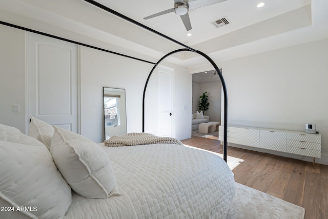 bedroom featuring light hardwood / wood-style floors and ceiling fan