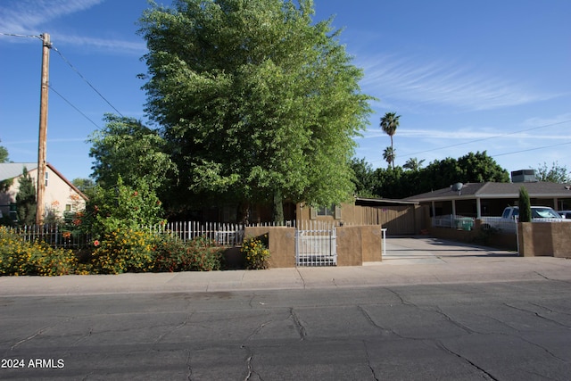 view of front of property