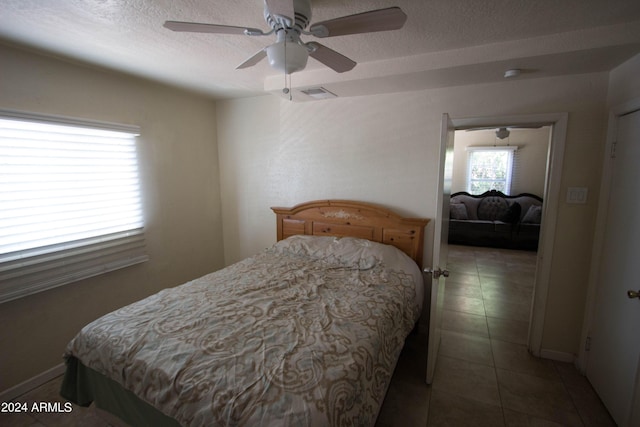 bedroom featuring ceiling fan and a textured ceiling