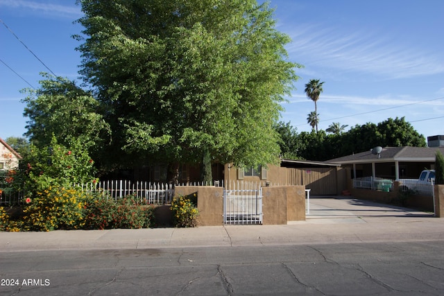 view of front of property