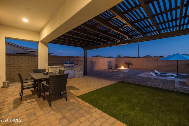 view of patio featuring a grill, an outdoor fire pit, a fenced backyard, outdoor dining area, and an outdoor kitchen