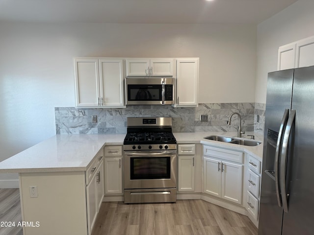 kitchen featuring sink, stainless steel appliances, light wood-type flooring, and tasteful backsplash