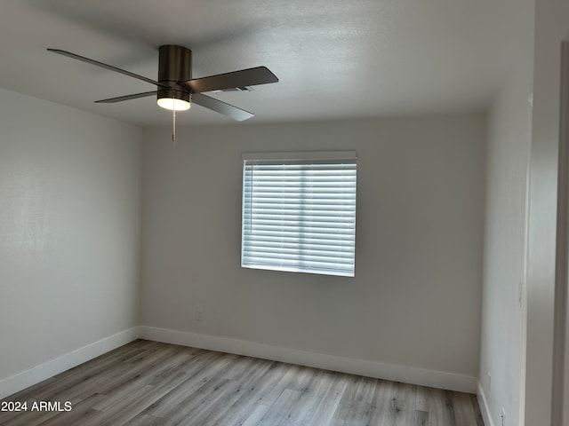 empty room featuring light hardwood / wood-style floors and ceiling fan