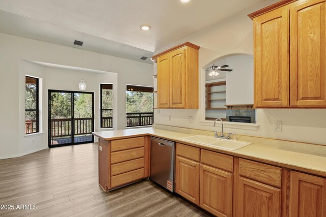 502 W Locust Rd, Payson, AZ 85541 - kitchen with dishwasher, a sink, a peninsula, light countertops, and light wood-style floors